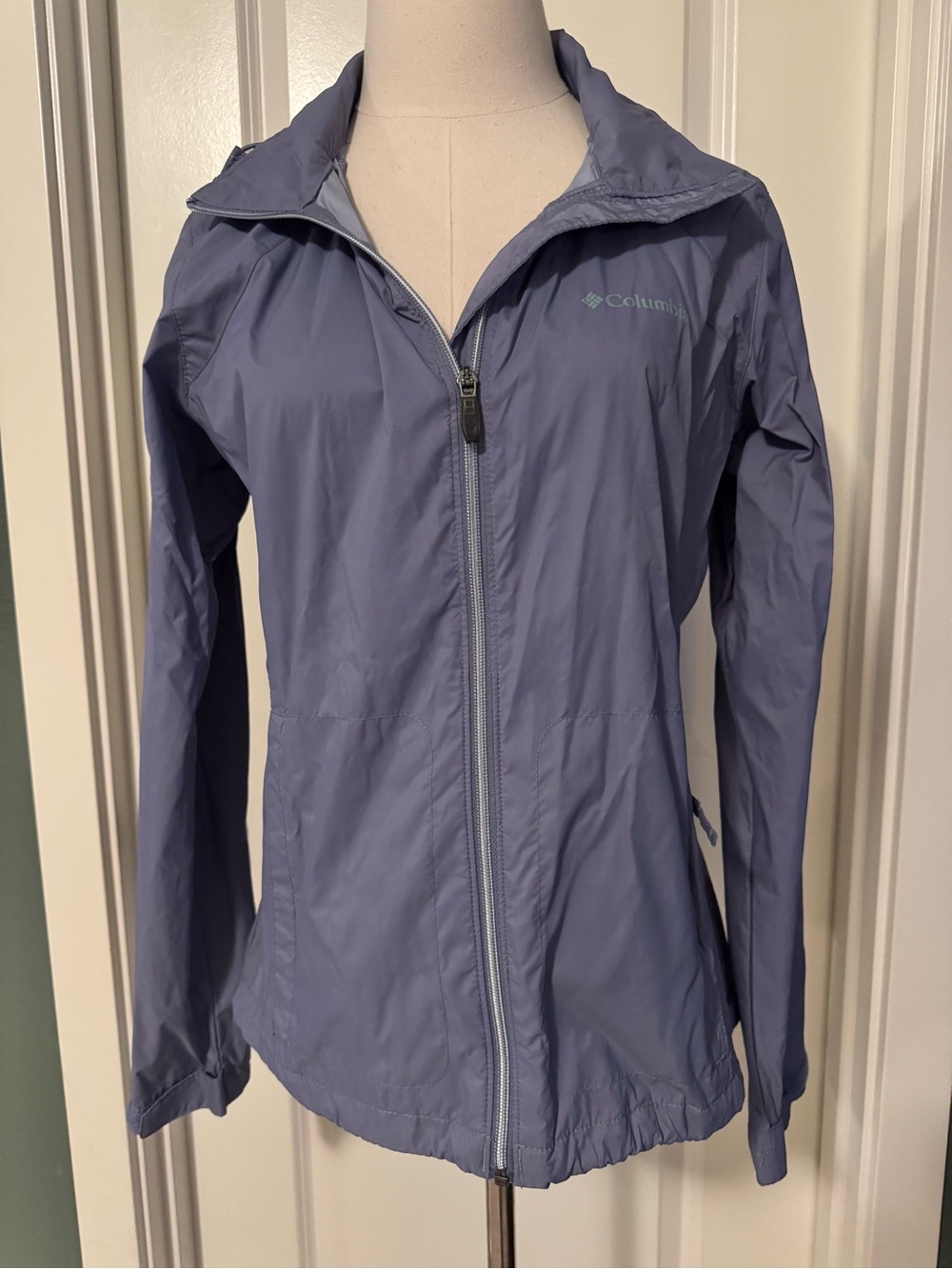 Columbia Women's Light Purple Packable Windbreaker Rain Jacket